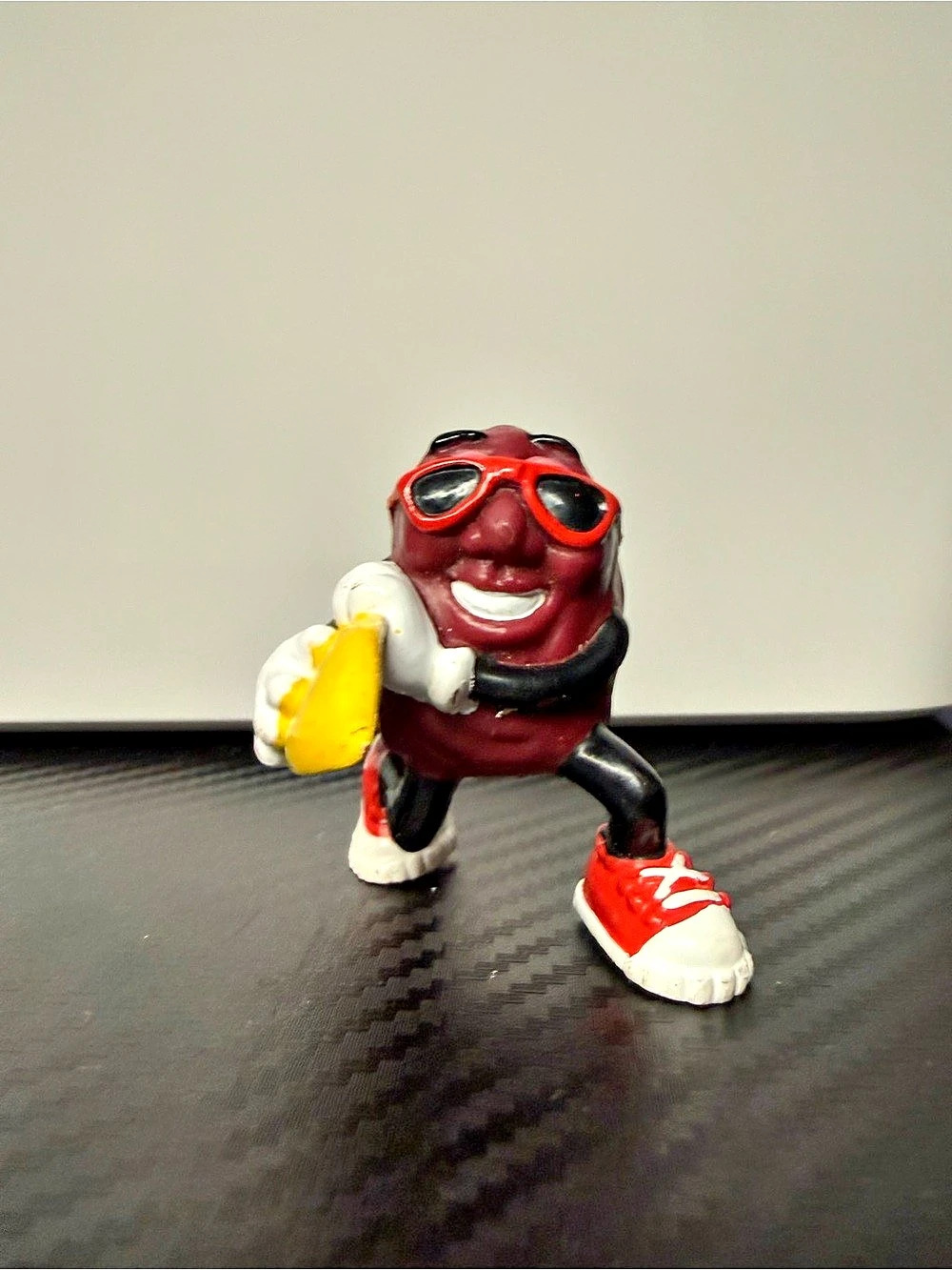 Applause California Raisins PVC Figurine Red & Yellow